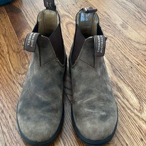 Blundstone Boots #585 rustic brown classic Chelsea.